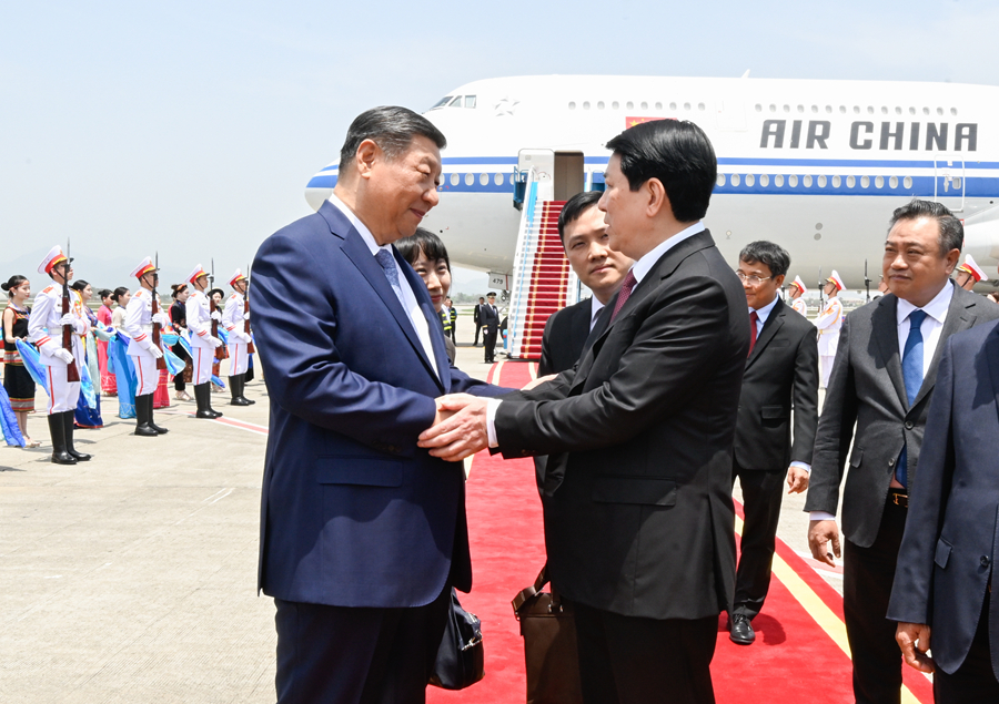 習近平抵達越南河內內排國際機場發表書面講話